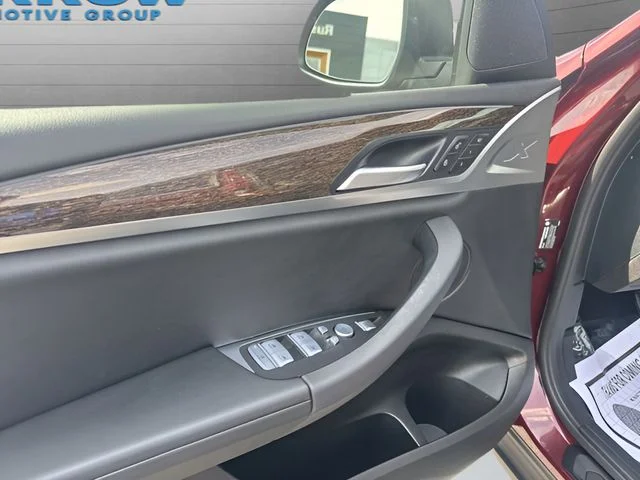 Used 2022 Red BMW xDrive30i image 9