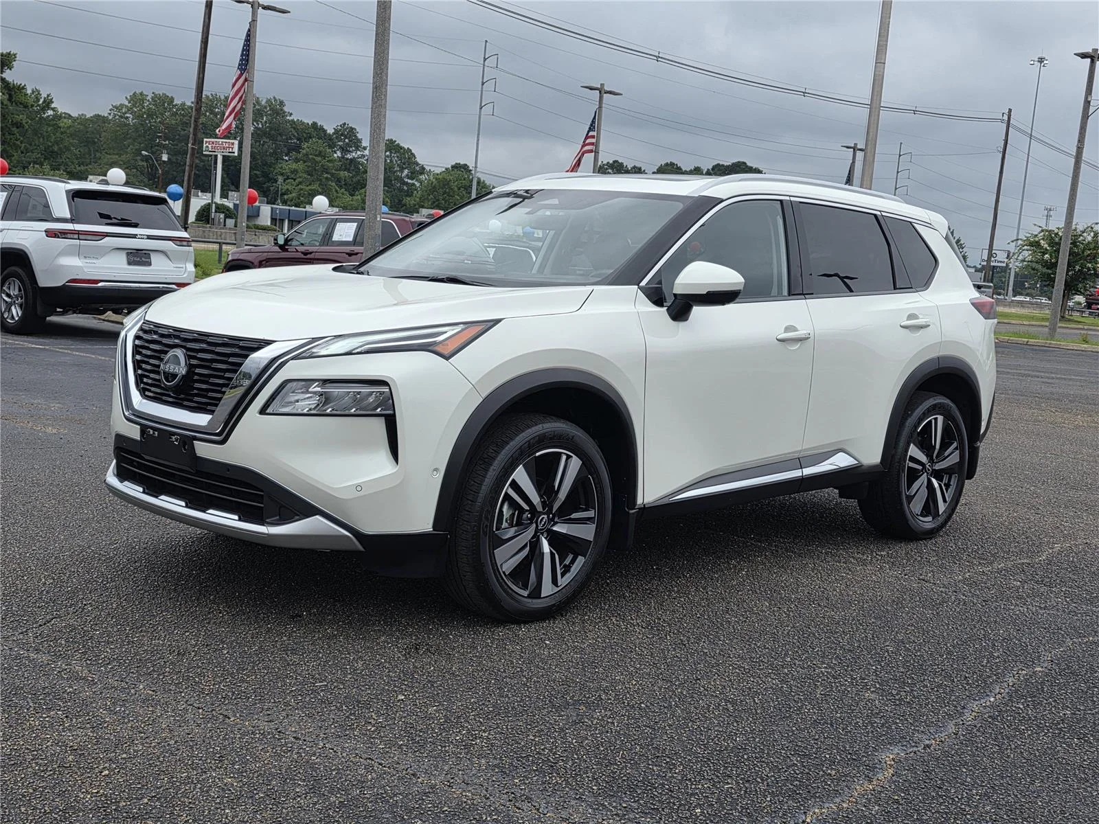 Used 2023 Pearl White Tricoat Nissan Platinum image 1