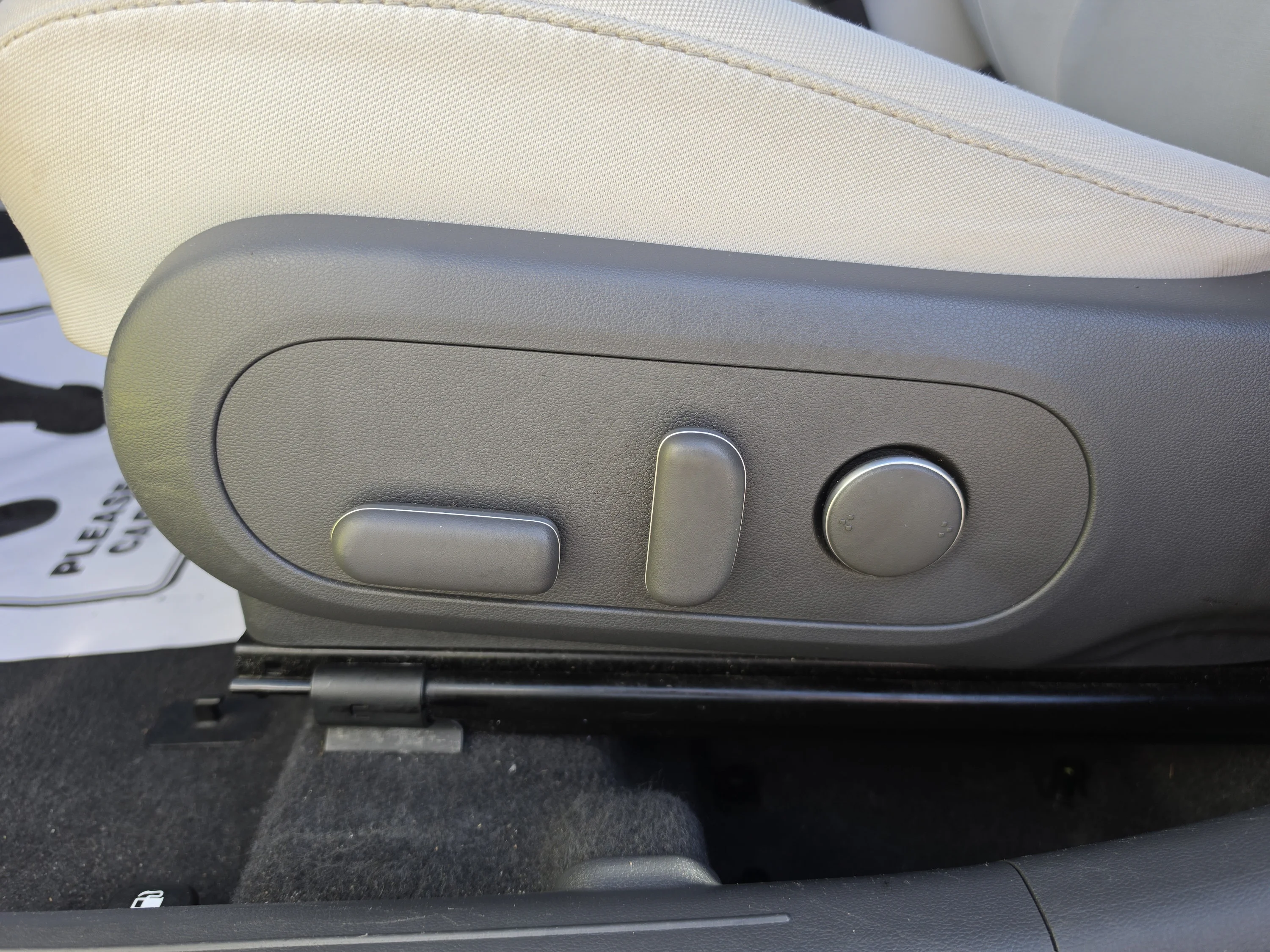 Used 2024 Neoteric Yellow Hyundai SEL image 24