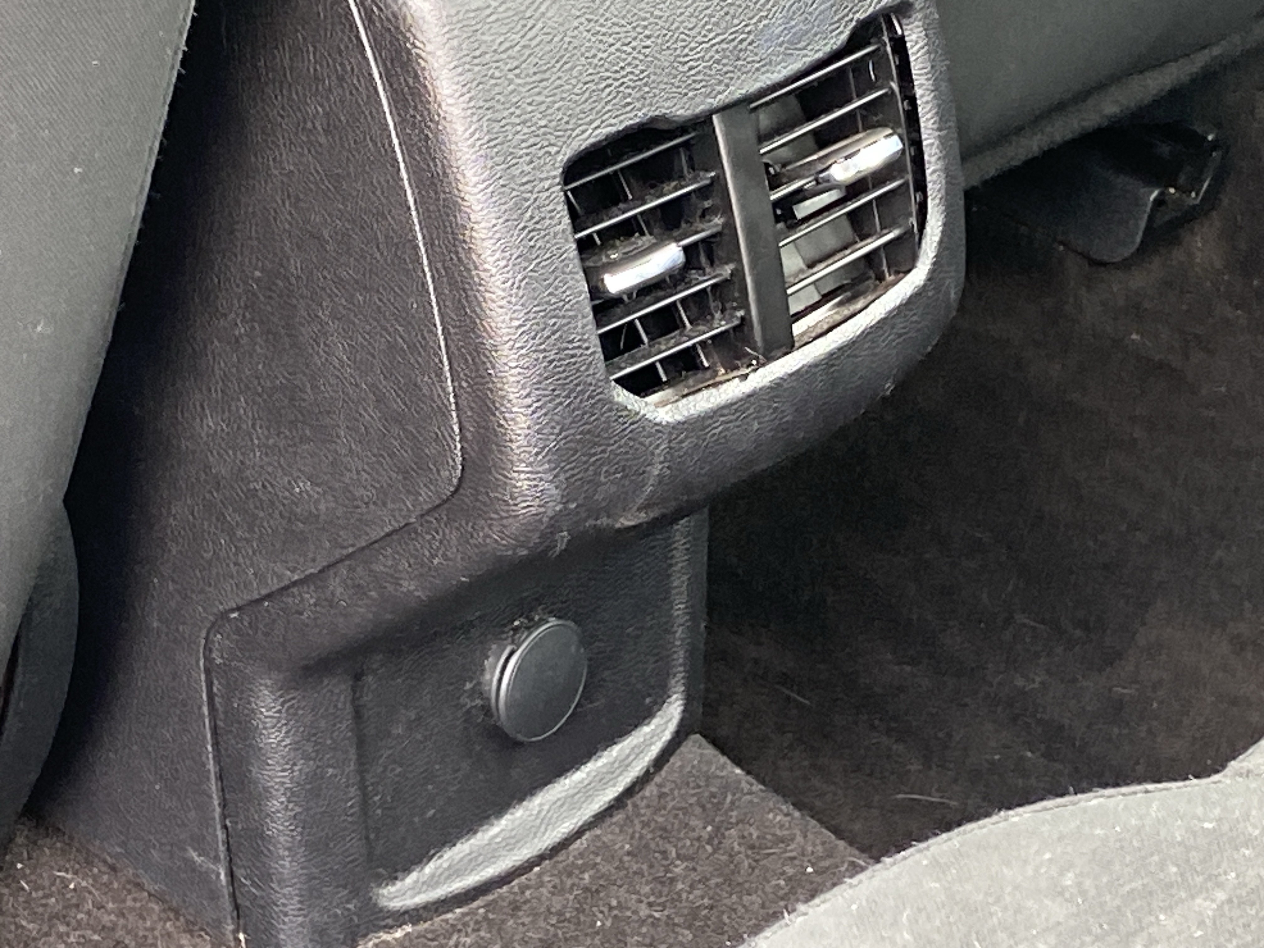 Used 2020  Ford SE image 11