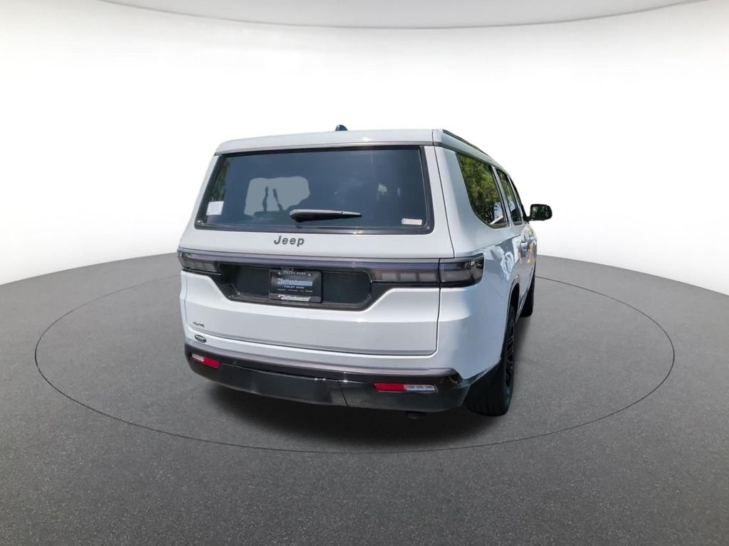 New 2026 Bright White Clear-Coat Exterior Paint Jeep Limited Reserve image 8