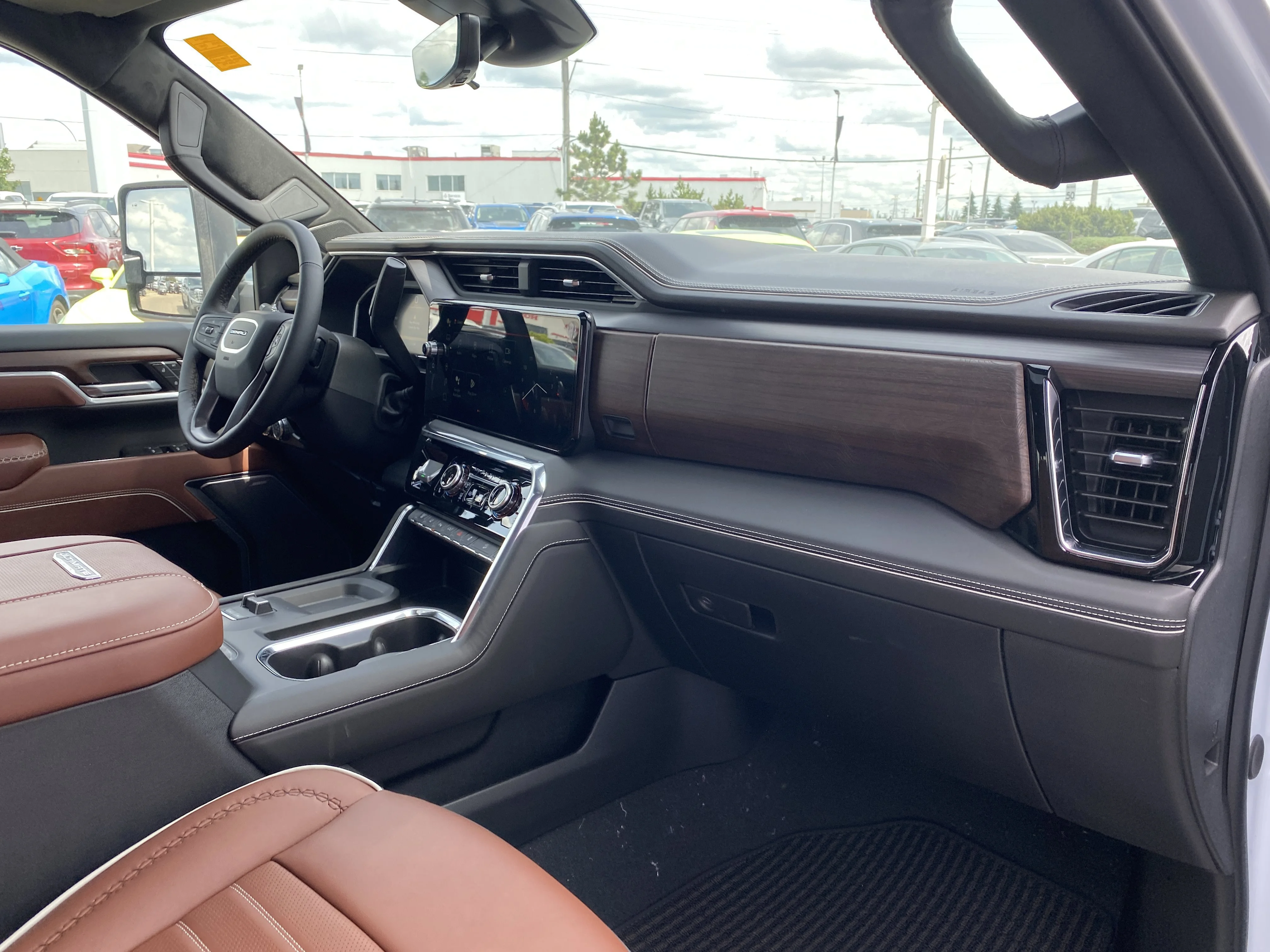 New 2026 GLACIER WHITE TRICOAT GMC Denali Ultimate image 30