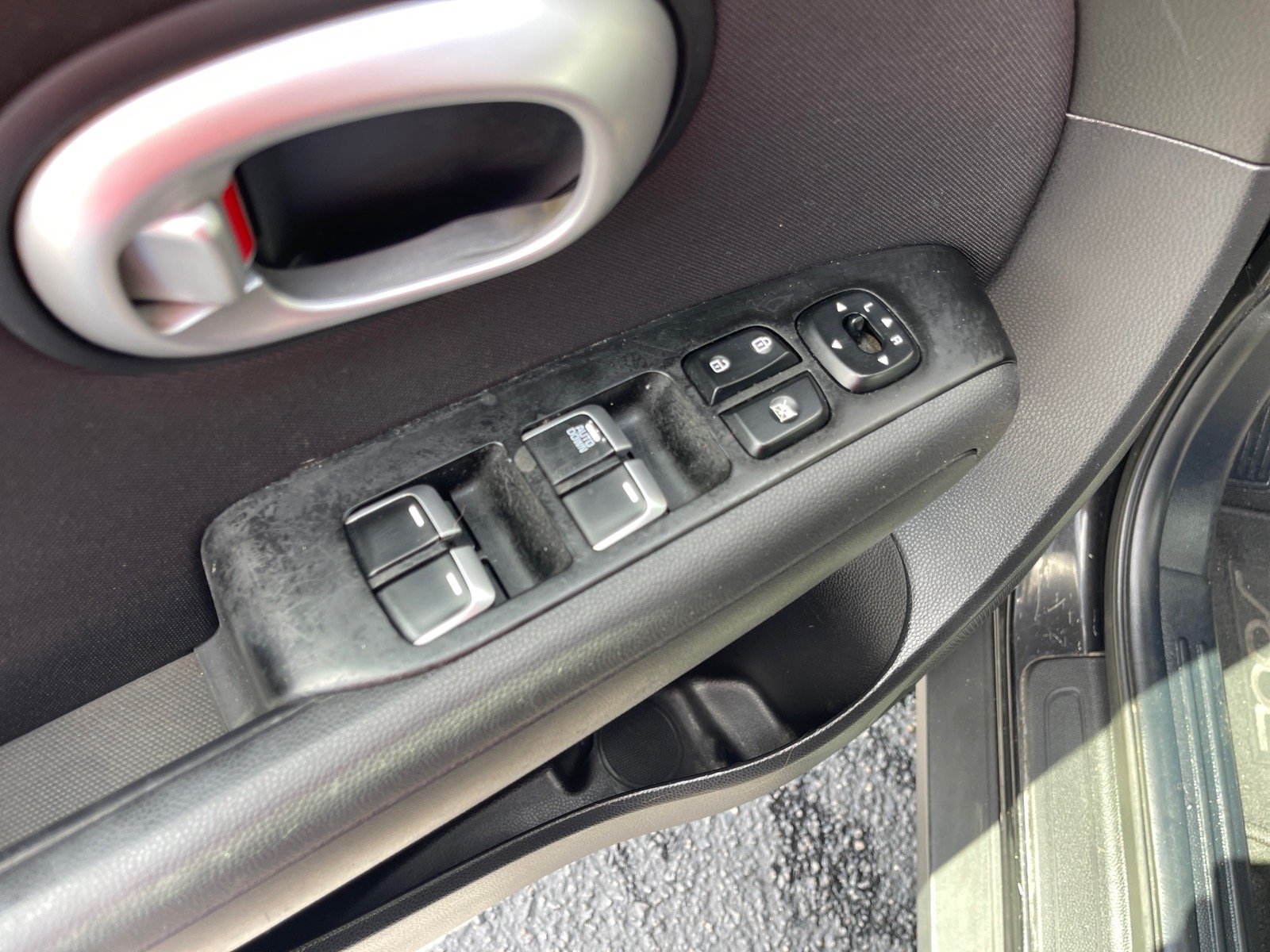 Used 2018 Black Kia Base image 8