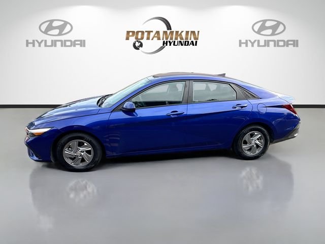 Used 2024 Blue Hyundai SE image 8