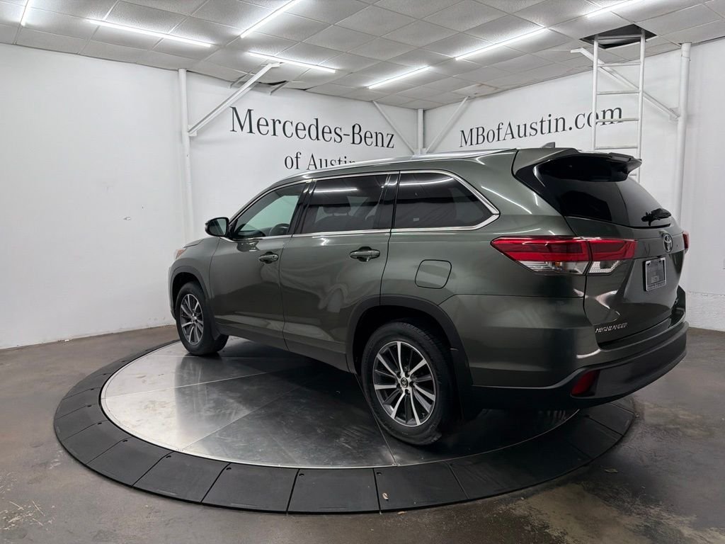 Used 2019 Green Toyota XLE image 4