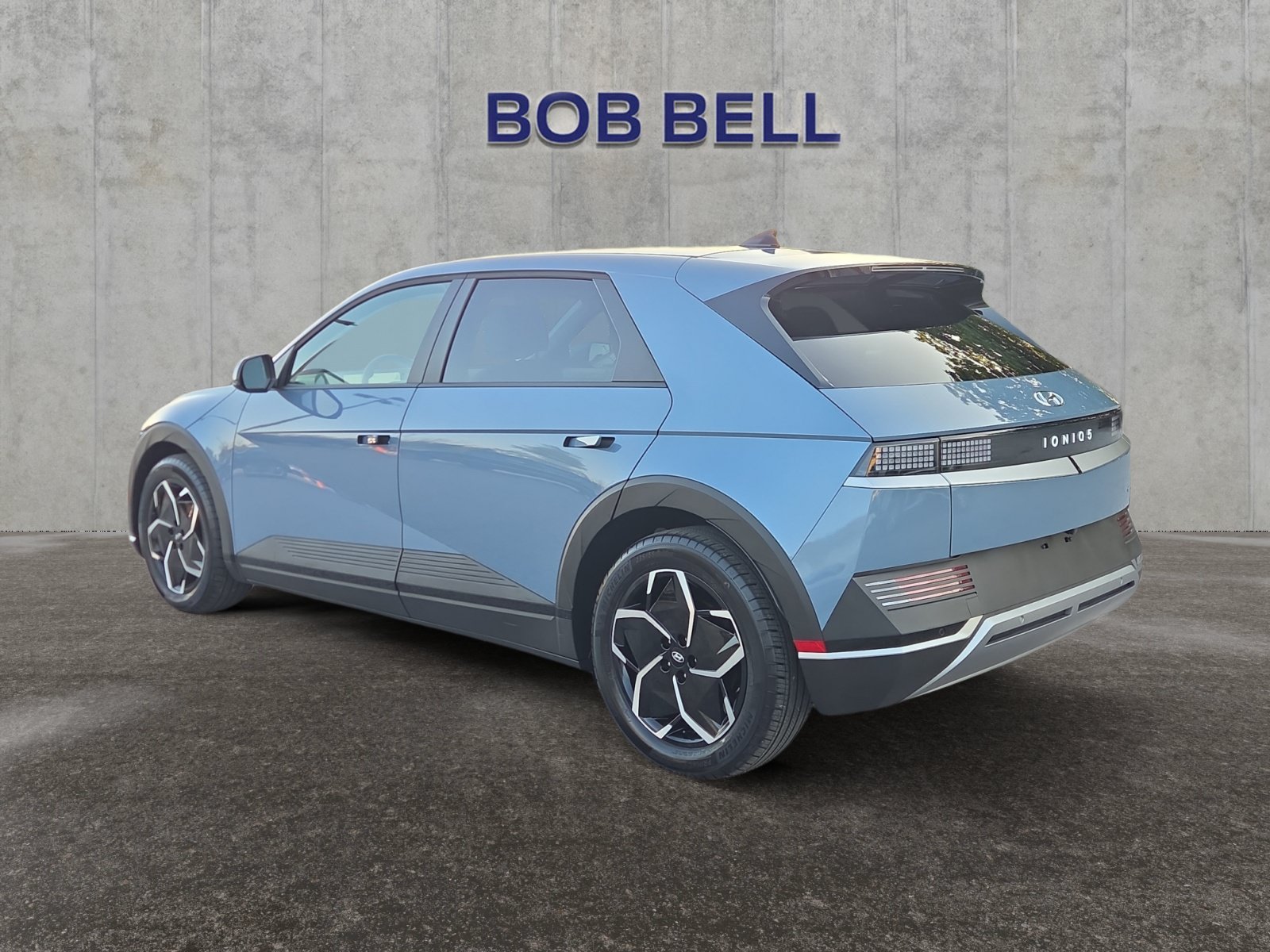 Certified Used 2023 Blue Hyundai SEL image 3