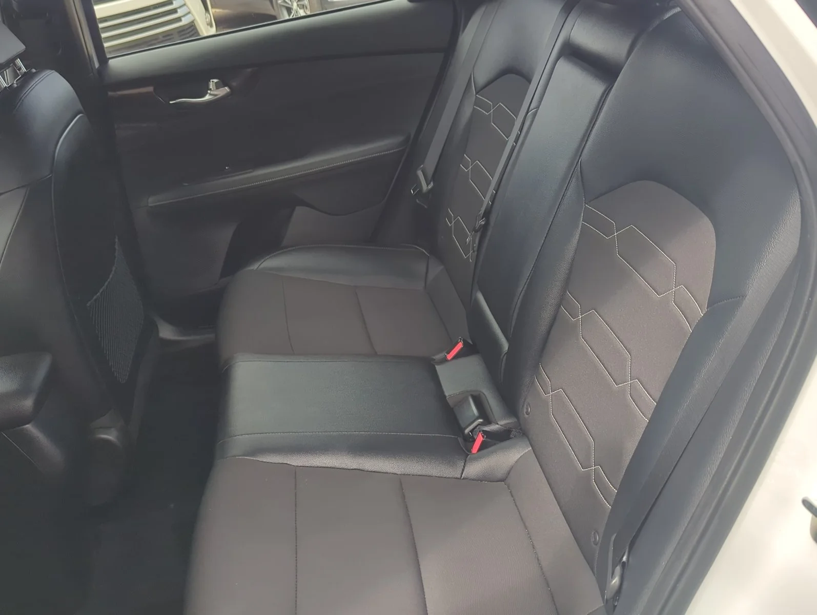 Used 2024 Snow White Pearl Kia GT-Line image 22