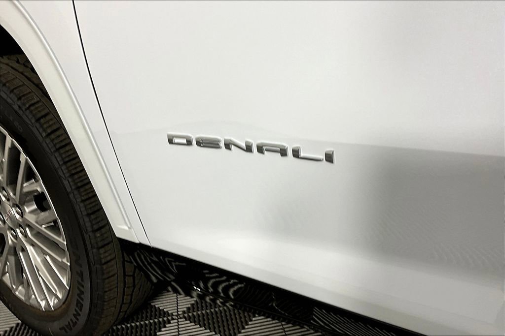 2026 GMC Acadia Denali - Photo 9