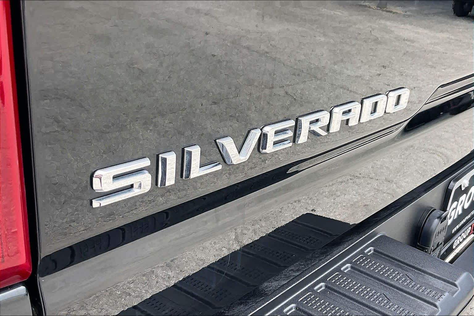 Used 2025 Black Chevrolet Custom image 31