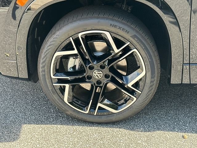 New 2026 Deep Black Pearl Volkswagen 2.0T SEL R-Line Turbo image 12