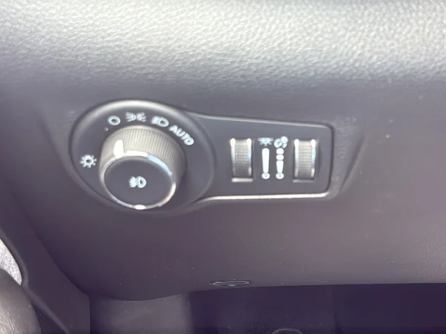 Used 2022 Black Jeep Latitude image 28