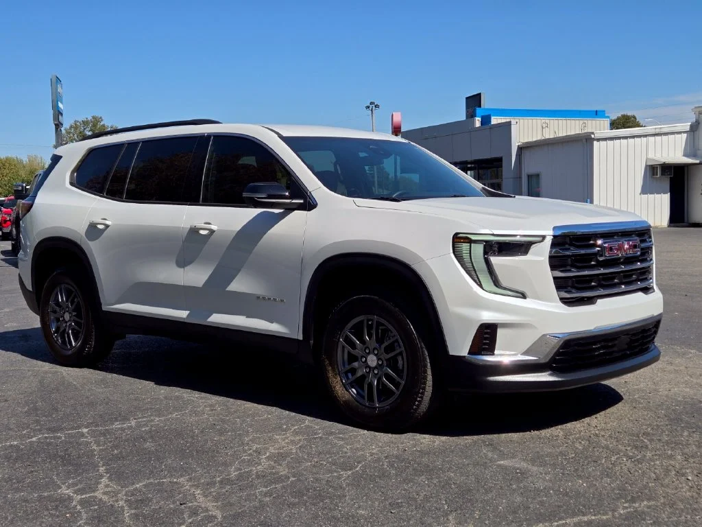 Used 2025 White GMC Elevation image 7