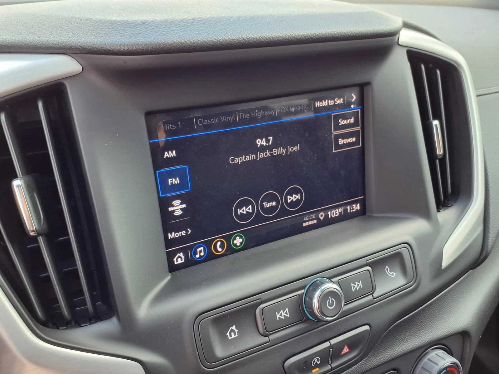 Used 2024 Summit White GMC SLE image 4