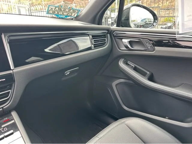 2023 Porsche Macan T - Photo 19