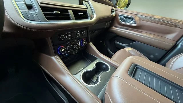Used 2024 Iridescent Pearl Tricoat Chevrolet High Country image 14