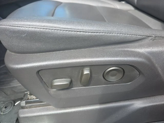 Used 2025 Silver GMC Elevation image 30