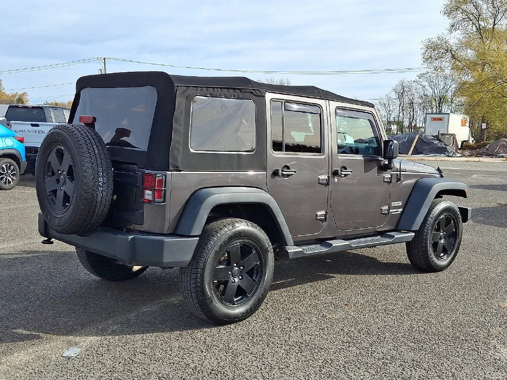 Used 2018 Gray Jeep Sport S 4x4 image 12