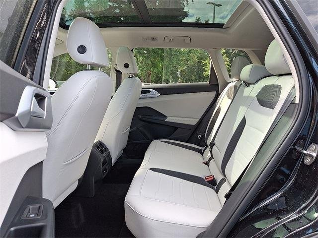 2025 Volkswagen Taos SE - Photo 6