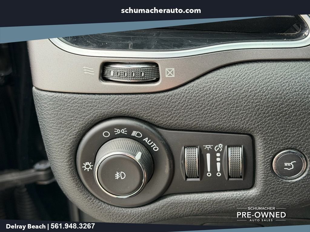 Used 2019 Black Jeep Limited image 27