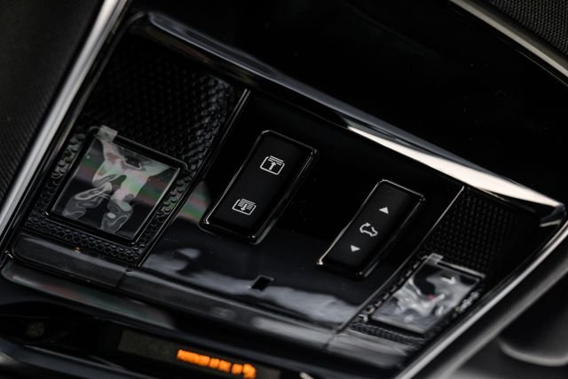 New 2026  Land Rover SE image 36