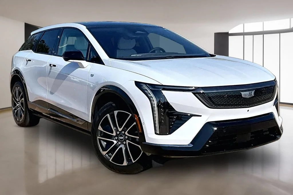 New 2027 Vibrant White Tricoat Cadillac Sport image 2