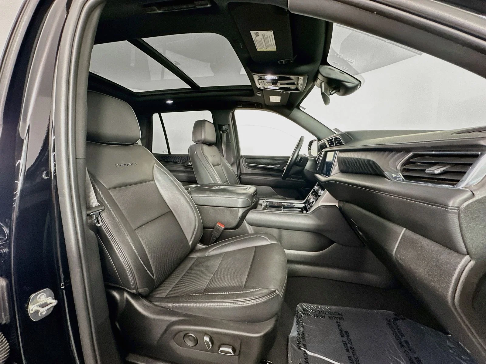 Used 2023 Onyx Black GMC Denali image 32