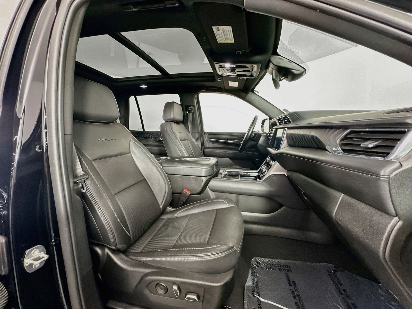 Used 2023 Onyx Black GMC Denali image 32