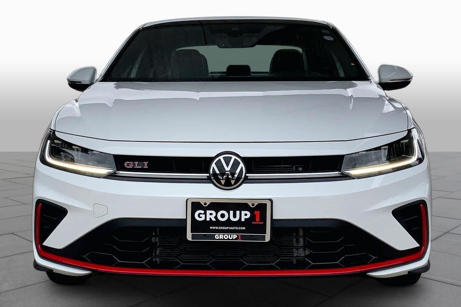 Used 2025 Pure White Volkswagen Autobahn image 4