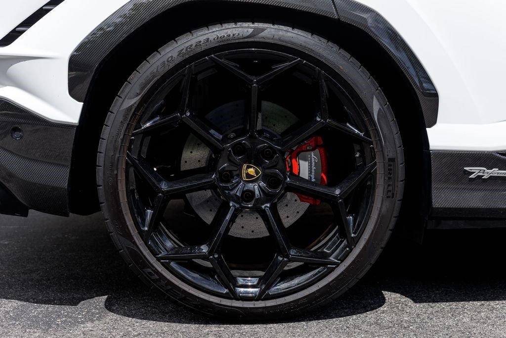 Used 2024 White Lamborghini Performante image 43