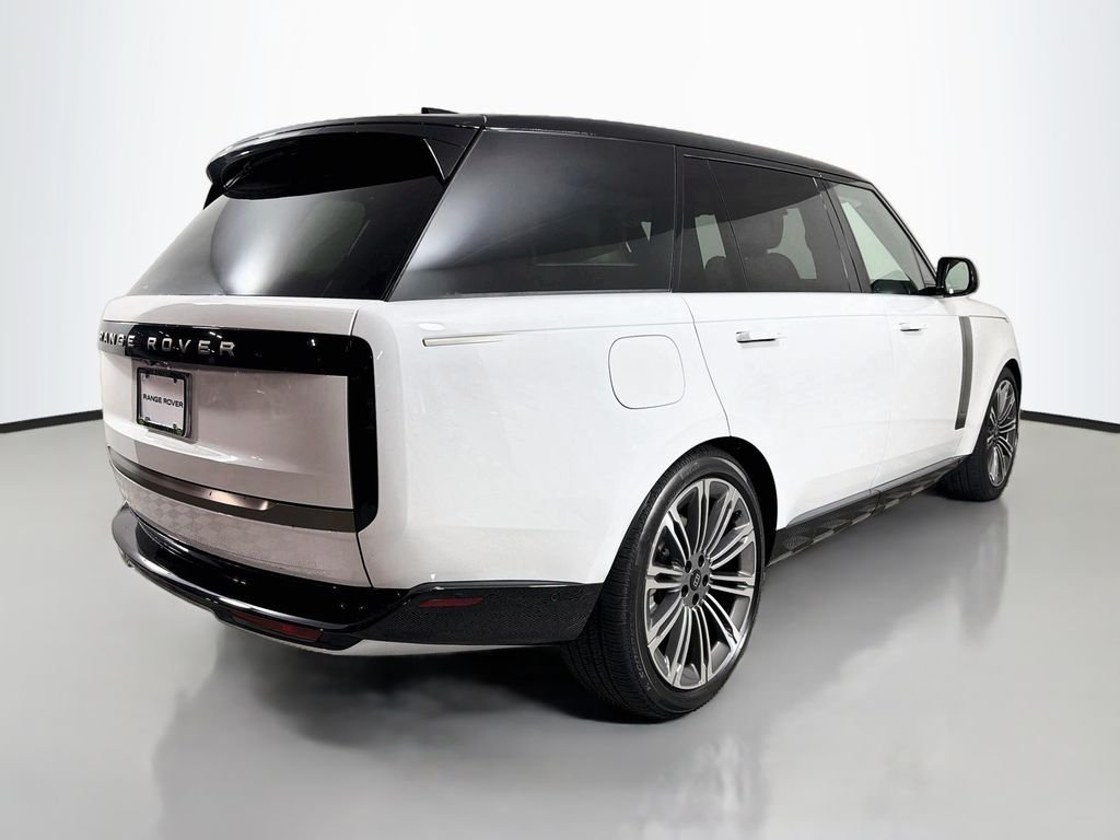 New 2027 Fuji White Land Rover SE image 5