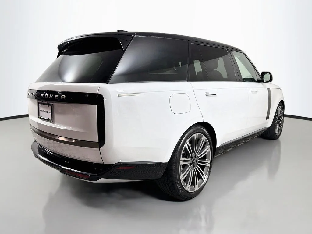 New 2027 Fuji White Land Rover SE image 5