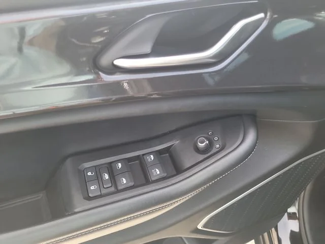 Used 2021 Black Jeep Altitude image 20