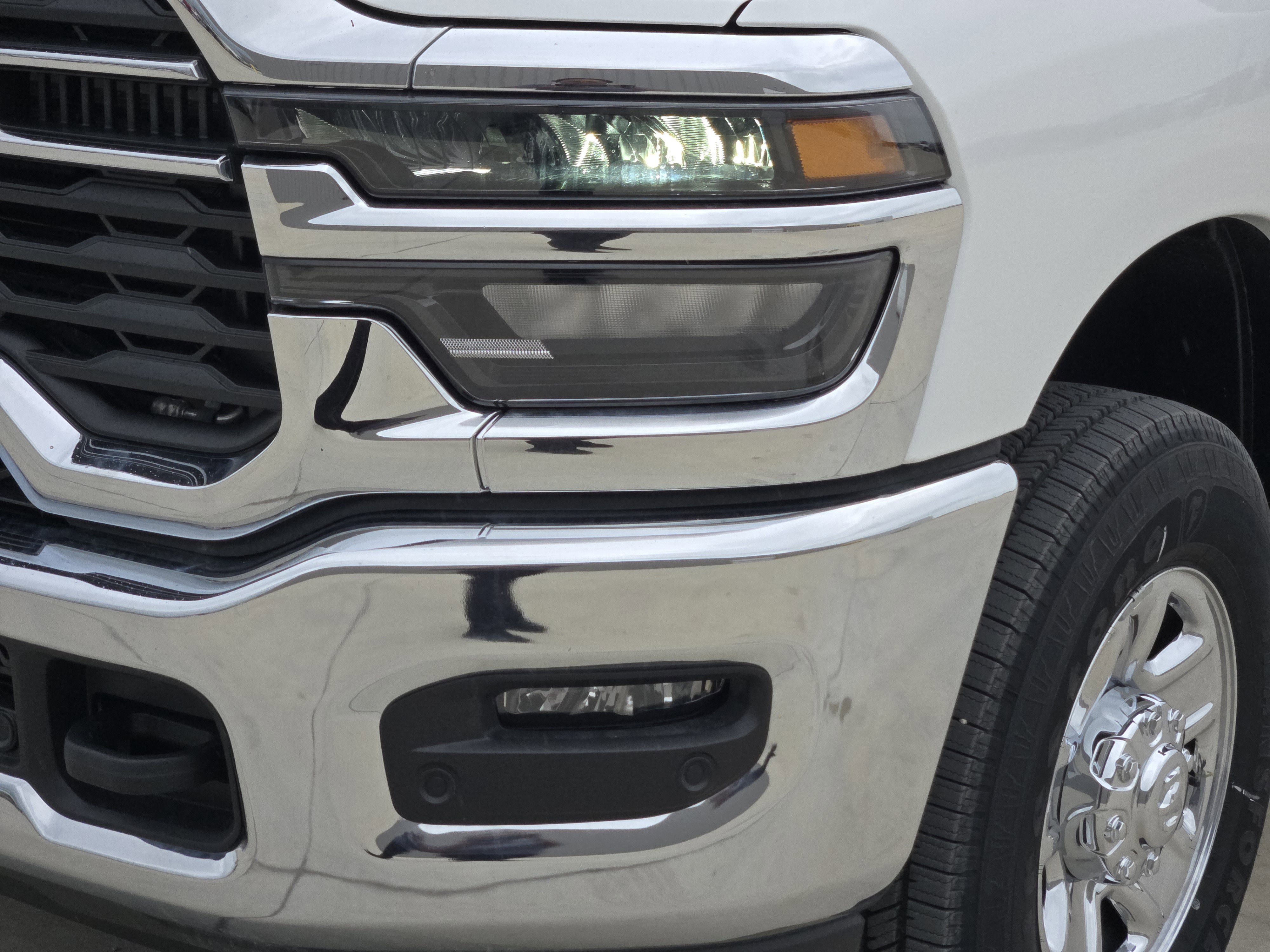 New 2026 Bright White Clear-Coat Exterior Paint RAM Tradesman image 7