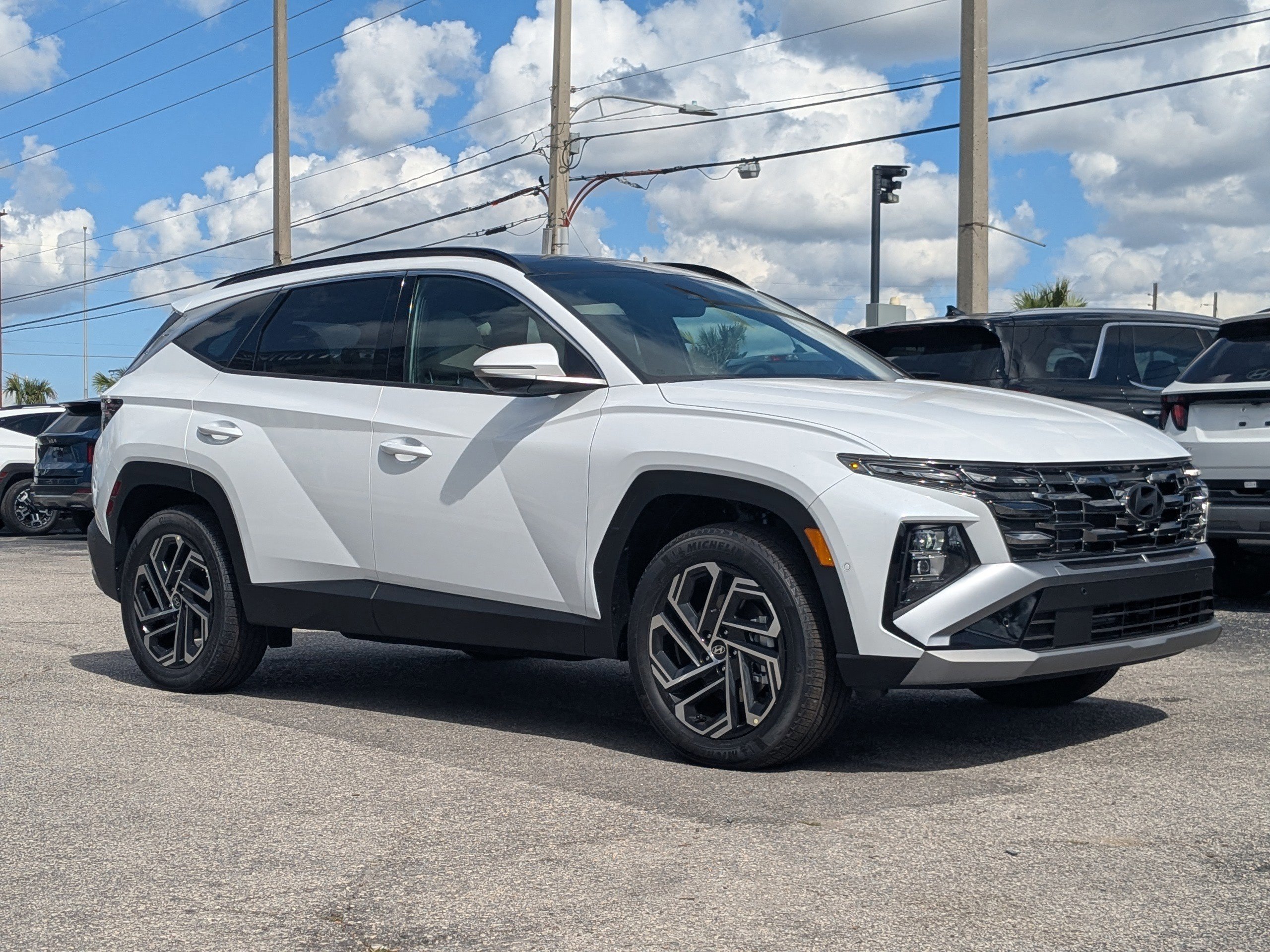 2026 Hyundai Tucson Limited HEV AWD's photo