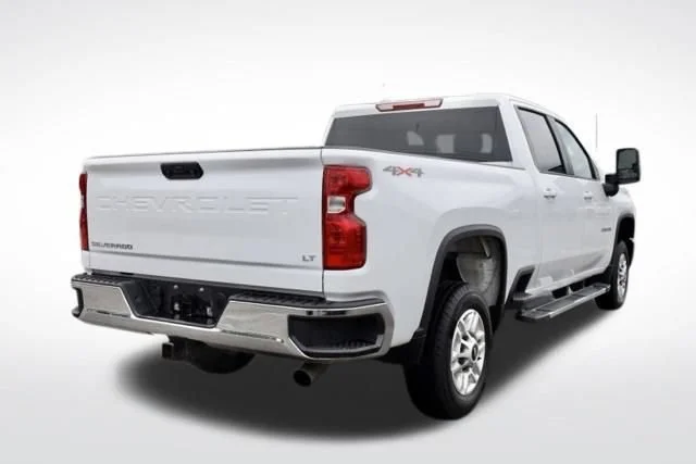 Used 2025 Summit White Chevrolet LT image 12