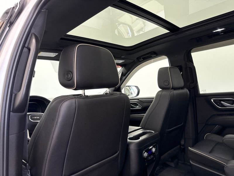 Used 2022 White GMC SLT image 23