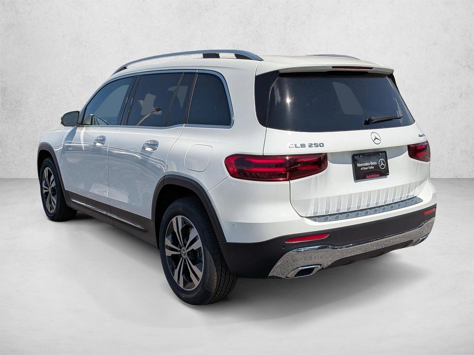 New 2026 Polar White Mercedes-Benz GLB250 image 9