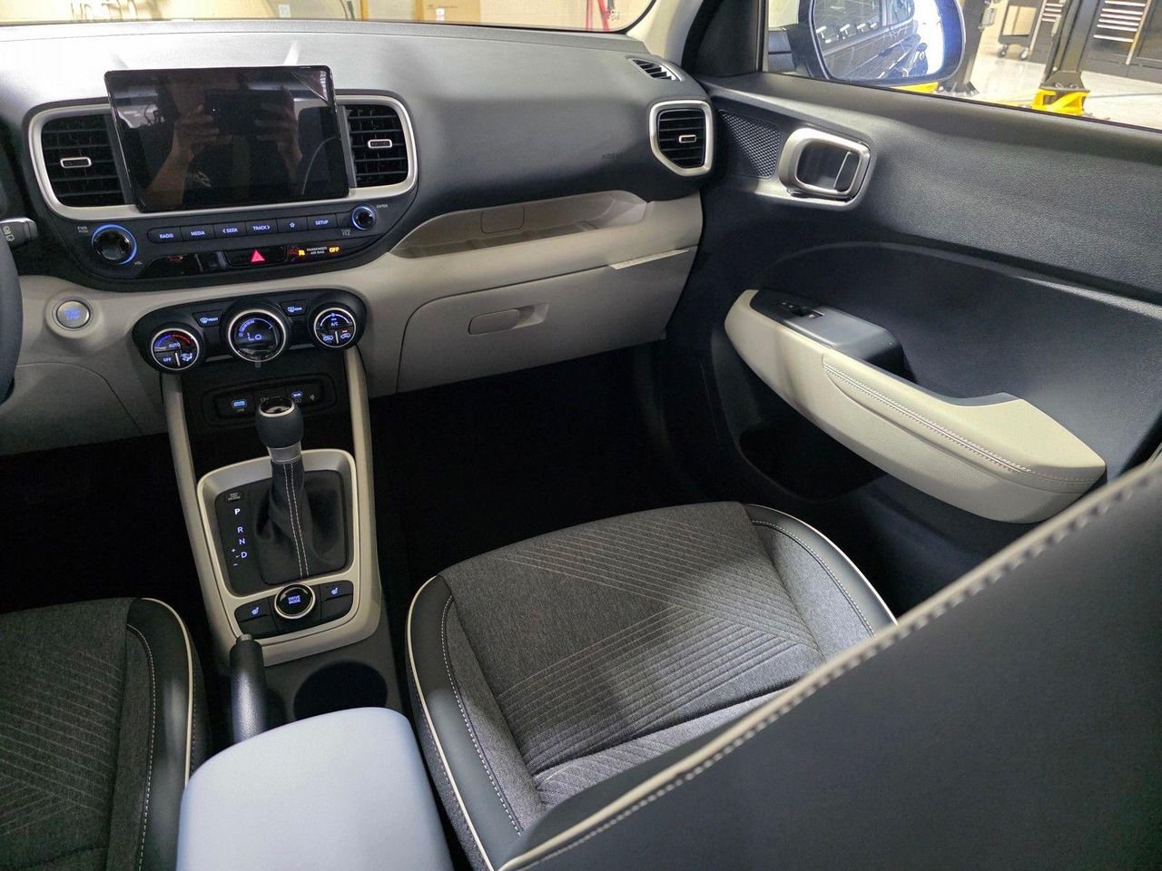 New 2026 Denim w/White Roof Hyundai SEL w/Two-Tone Roof image 17