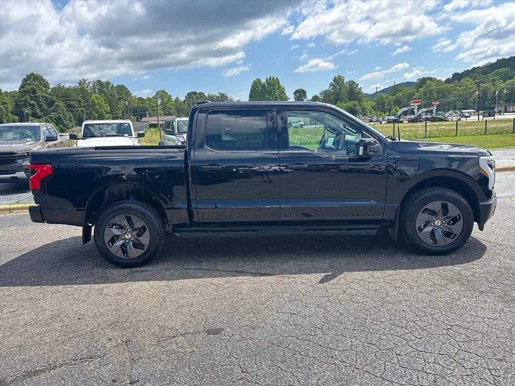 Used 2023 Black Ford Lariat image 9