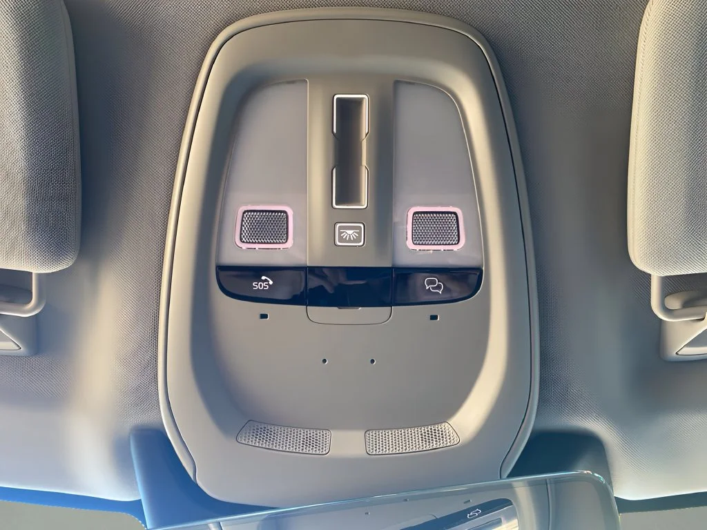 Used 2024  Volvo Plus Bright Theme image 33