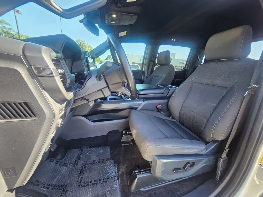 Used 2024 Iconic Silver Metallic Ford XLT image 4