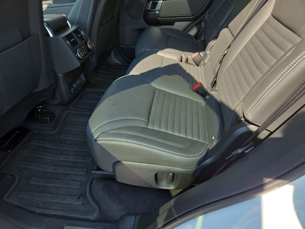 Used 2025 Fuji White Land Rover Dynamic SE image 12