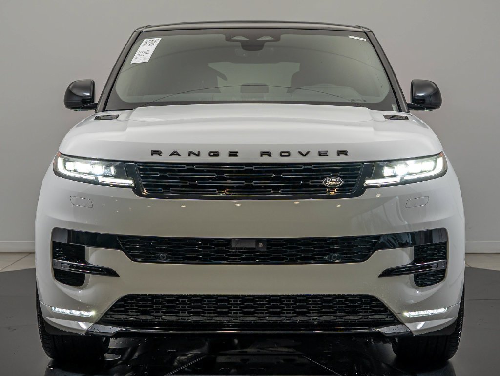 New 2026 Fuji White Land Rover Dynamic SE image 2