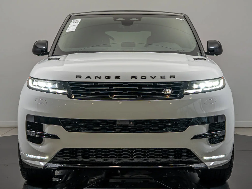 New 2026 Fuji White Land Rover Dynamic SE image 2