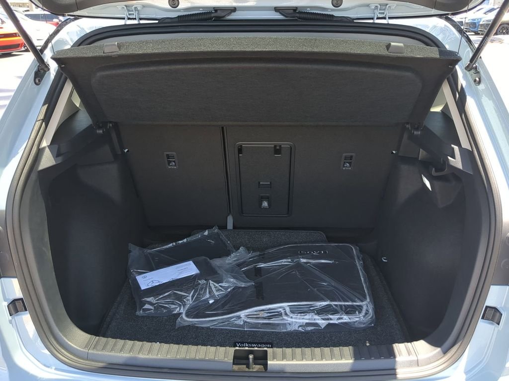 New 2026 Gray Volkswagen 1.5T SE Black image 9
