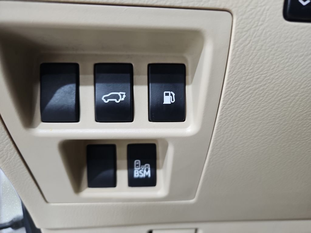 Used 2013 White Lexus 350 image 29