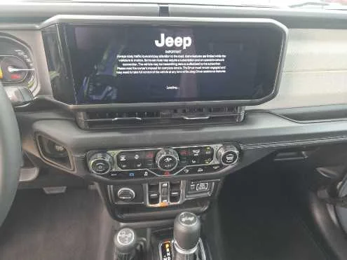 Used 2025 Anvil Clearcoat Jeep Sahara image 11