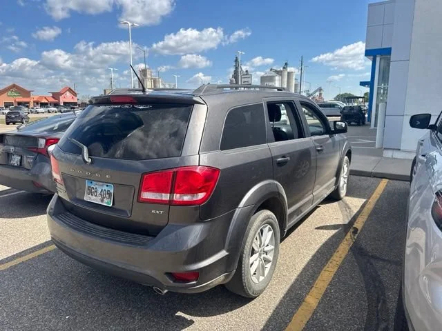 Used 2017 Granite Pearlcoat Dodge SXT image 5