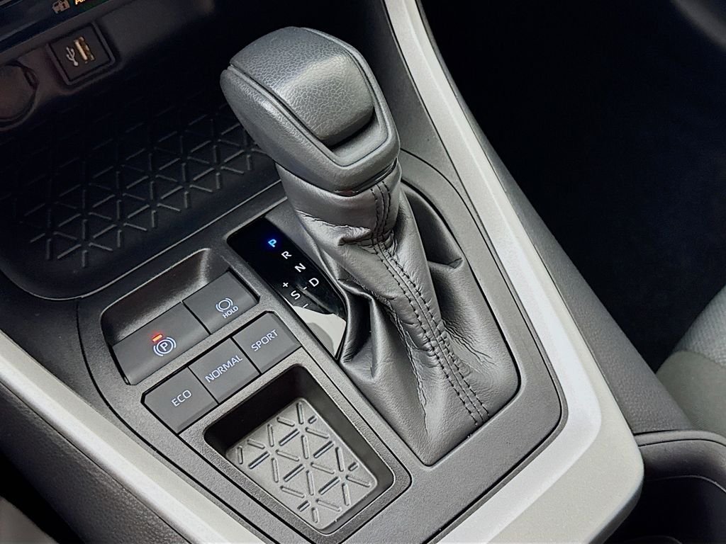 Used 2025 Midnight Black Metallic Toyota XLE image 21