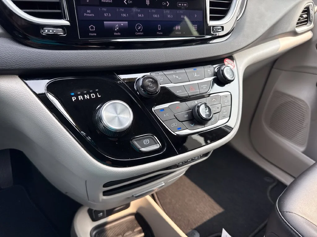 Used 2024 Silver Chrysler Touring L image 18